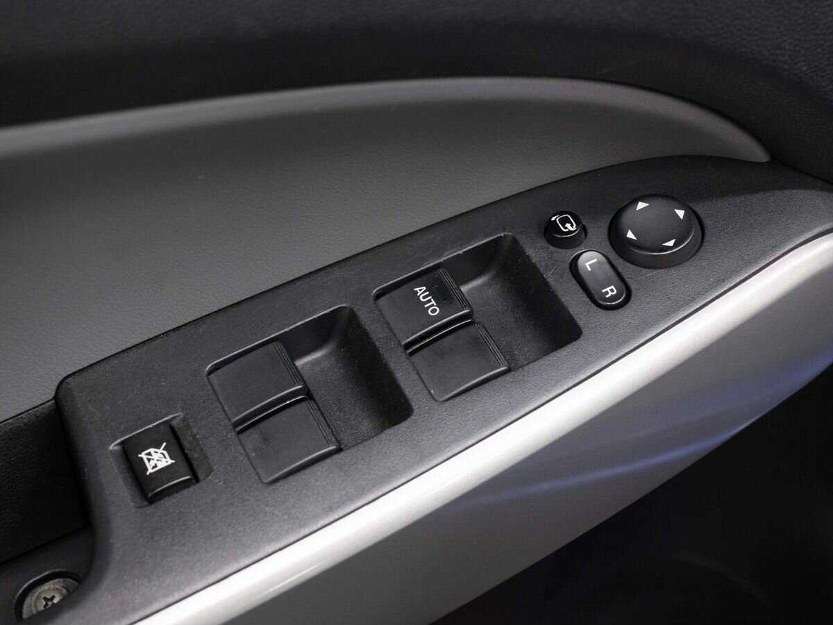 Mazda 2 с пробегом — 2009 год. Фото: #18