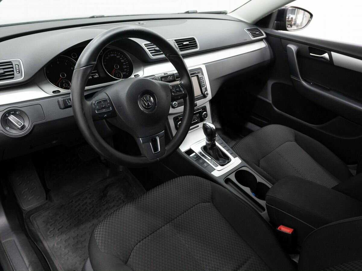 Volkswagen Passat с пробегом — 2011 год. Фото: #8