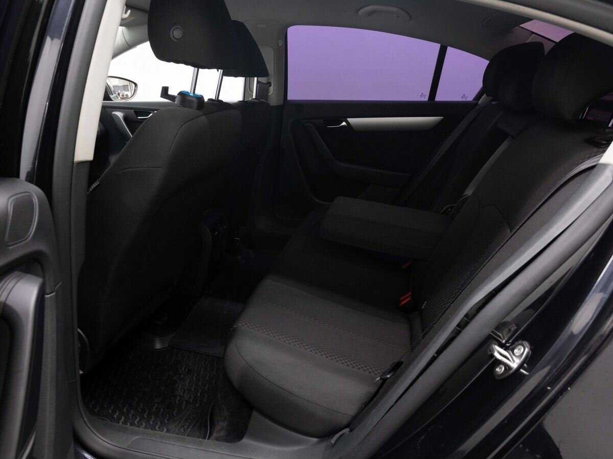 Volkswagen Passat с пробегом — 2011 год. Фото: #10