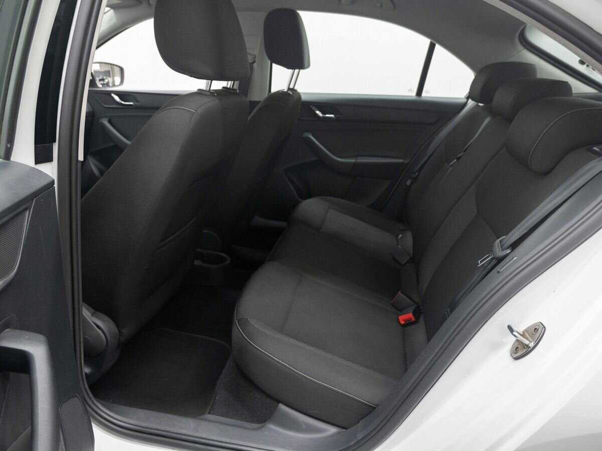 Skoda Rapid с пробегом — 2015 год. Фото: #8