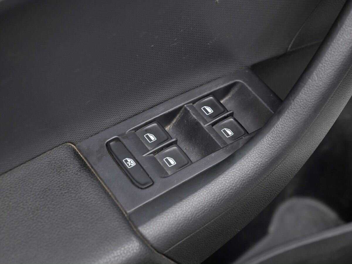 Skoda Rapid с пробегом — 2015 год. Фото: #15