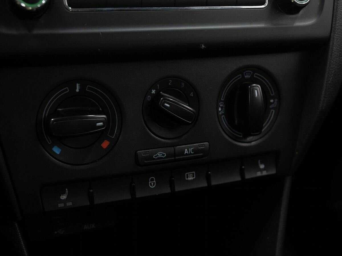 Skoda Rapid с пробегом — 2015 год. Фото: #17