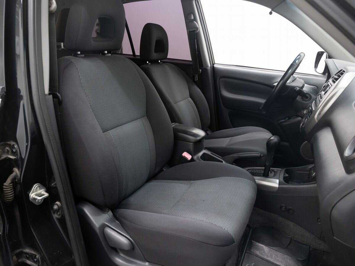 Toyota RAV4 с пробегом — 2004 год. Фото: #9