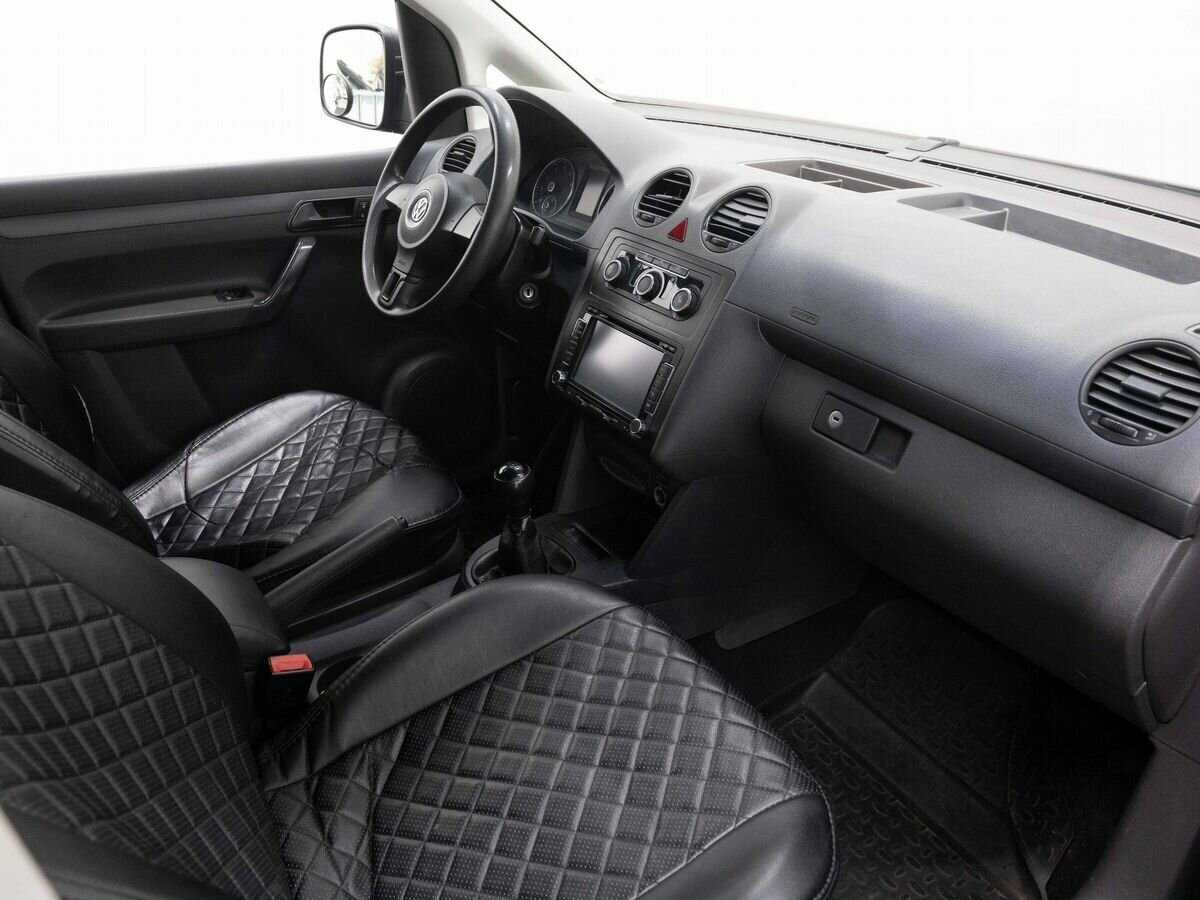 Volkswagen Caddy с пробегом — 2011 год. Фото: #9