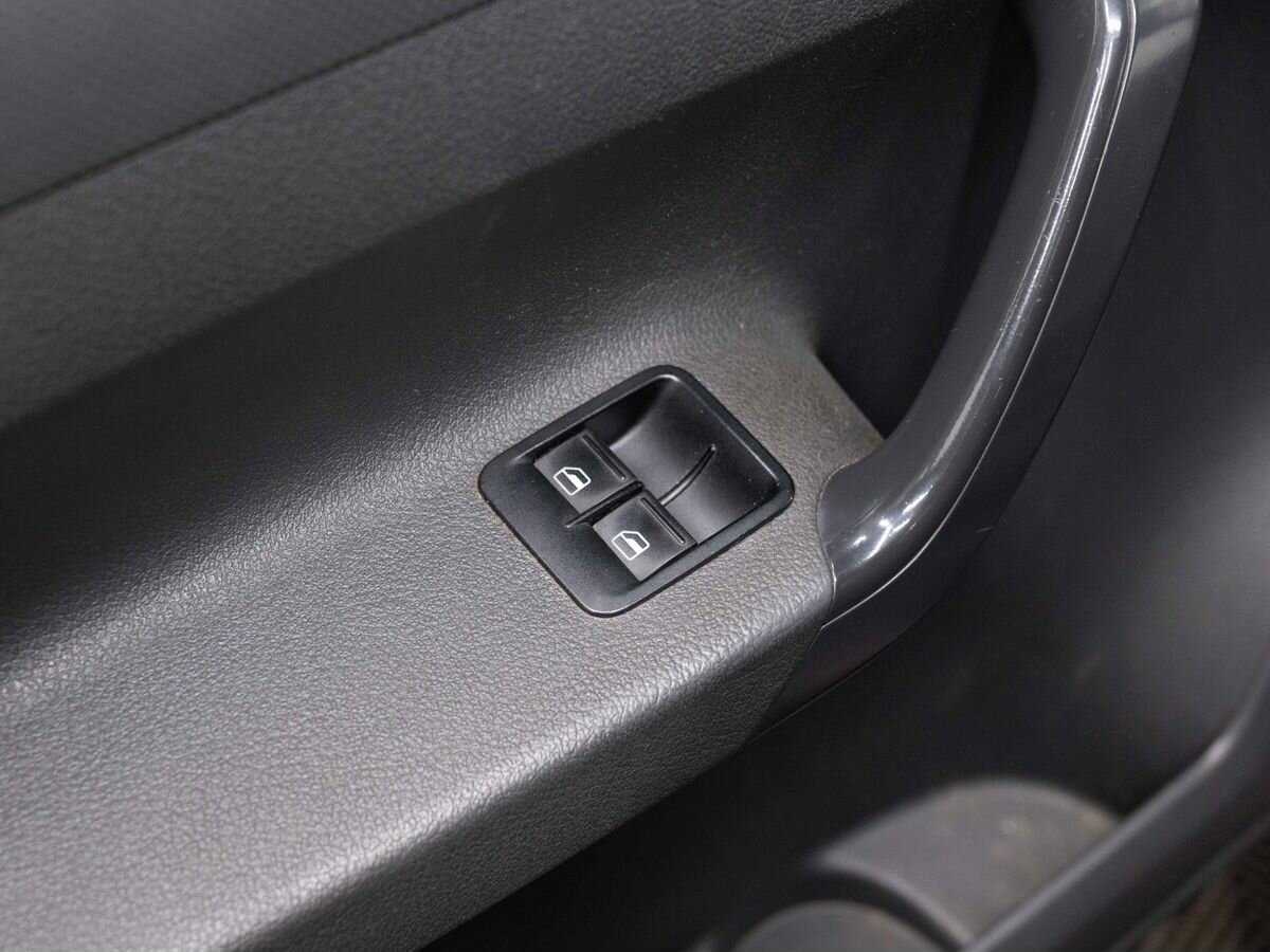 Volkswagen Caddy с пробегом — 2011 год. Фото: #14