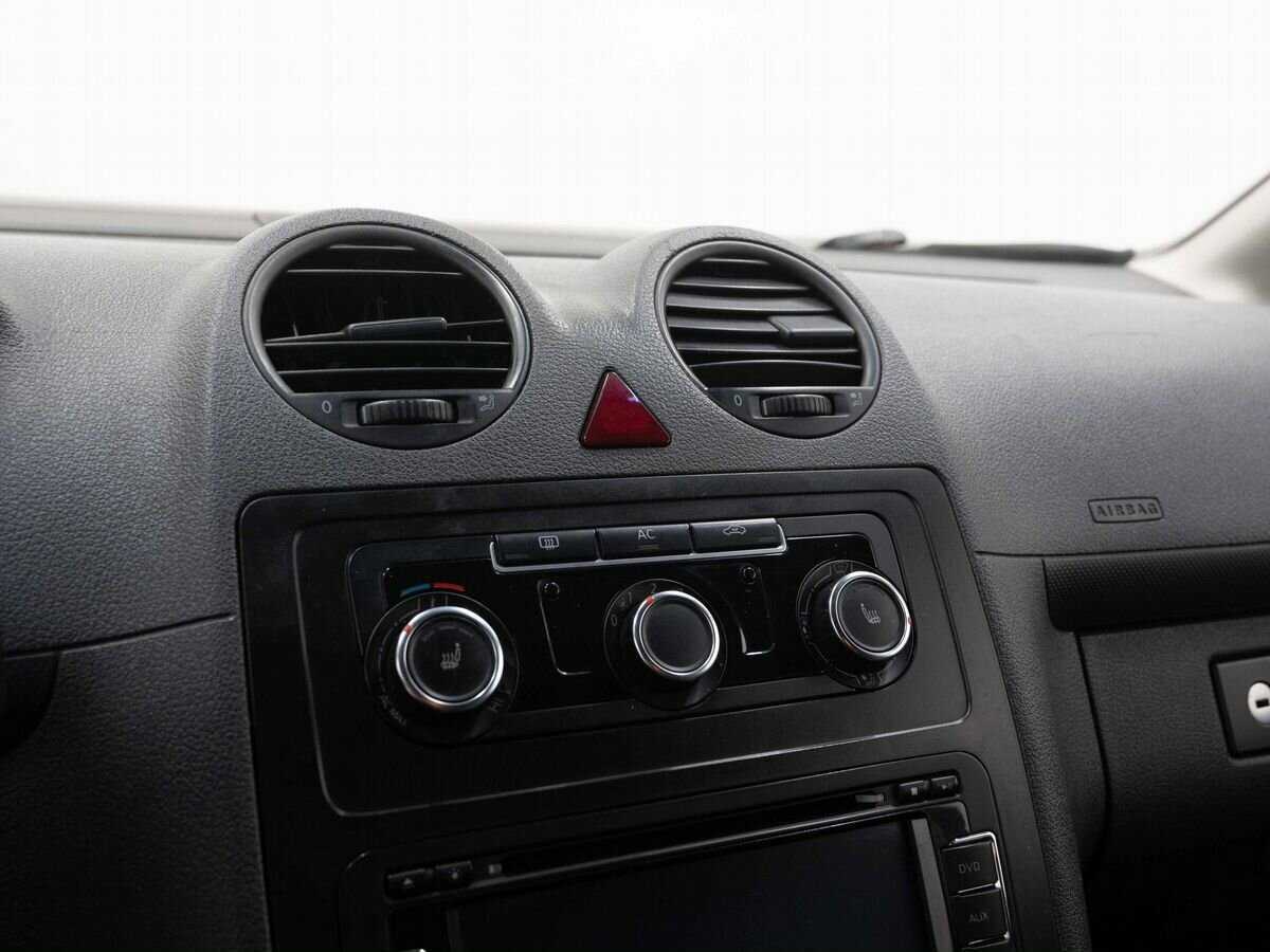 Volkswagen Caddy с пробегом — 2011 год. Фото: #16