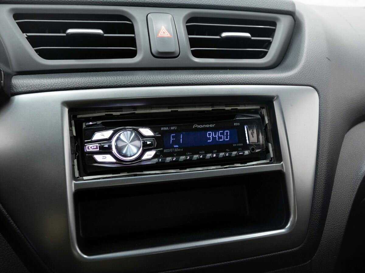 Kia Rio с пробегом — 2012 год. Фото: #17