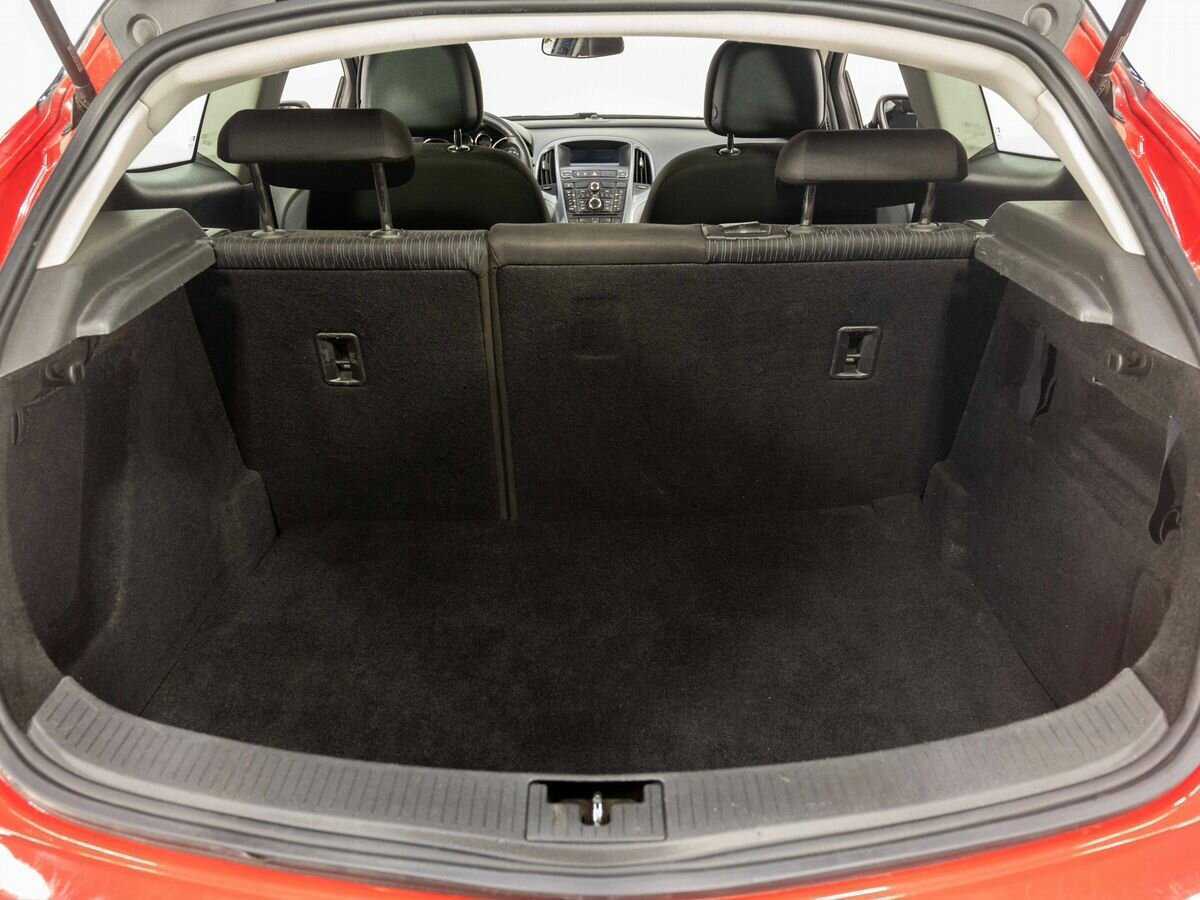 Opel Astra с пробегом — 2012 год. Фото: #21