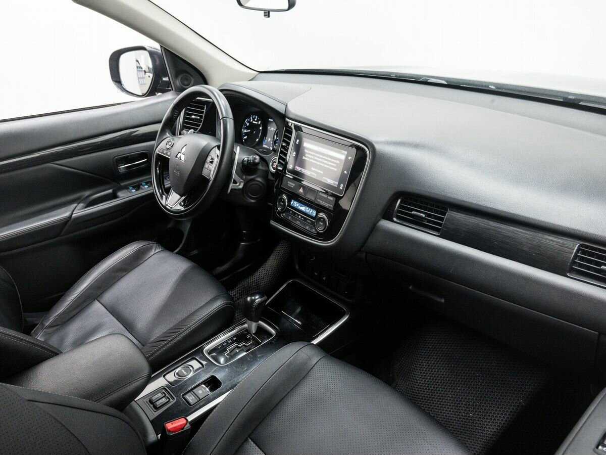 Mitsubishi Outlander с пробегом — 2017 год. Фото: #7