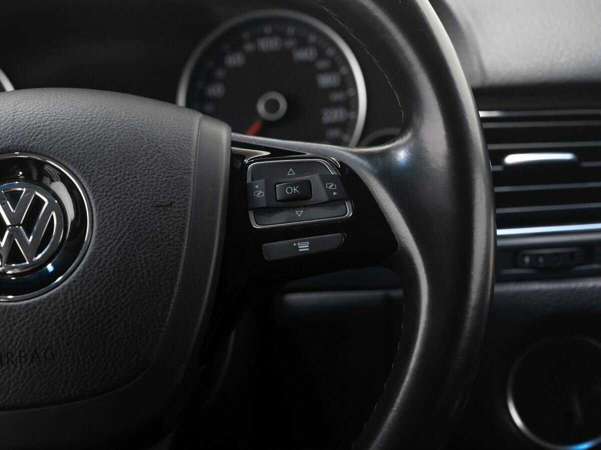 Volkswagen Touareg с пробегом — 2011 год. Фото: #17