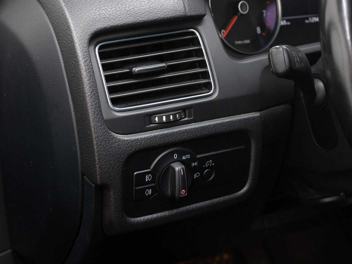 Volkswagen Touareg с пробегом — 2011 год. Фото: #19