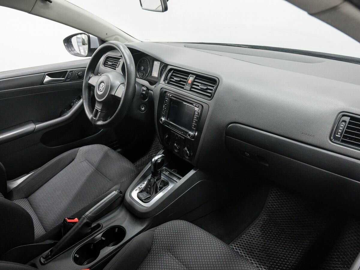 Volkswagen Jetta с пробегом — 2013 год. Фото: #7