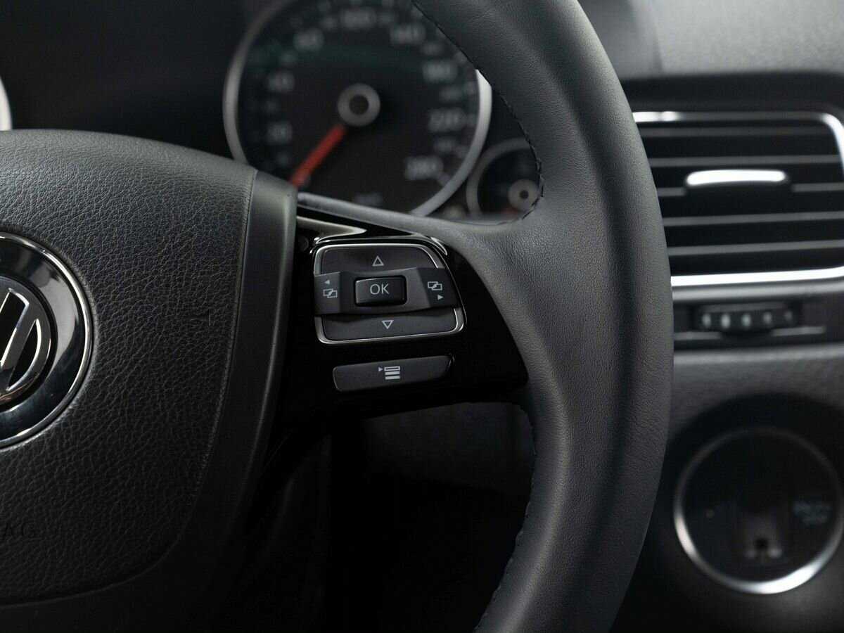 Volkswagen Touareg с пробегом — 2011 год. Фото: #17