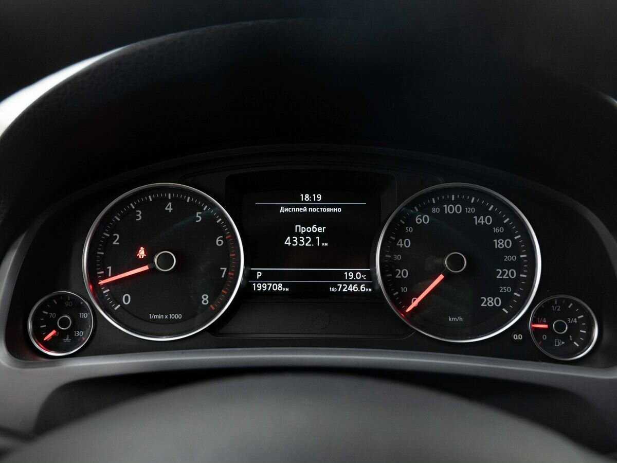 Volkswagen Touareg с пробегом — 2011 год. Фото: #18