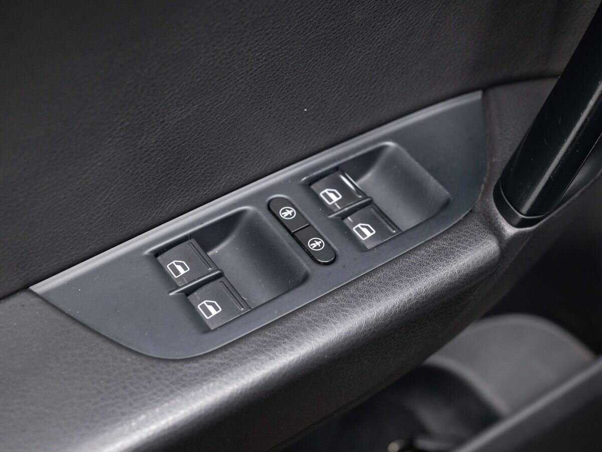 Volkswagen Touareg с пробегом — 2011 год. Фото: #19