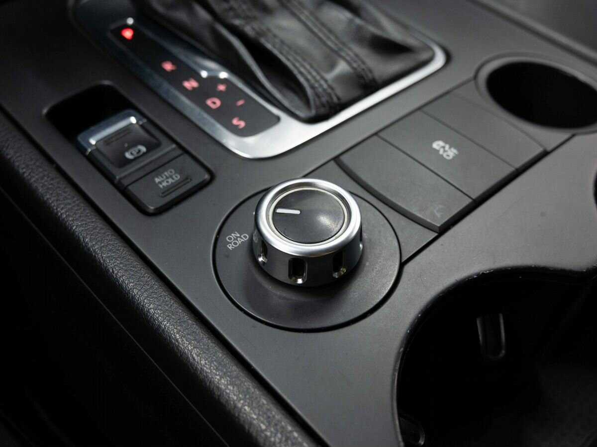 Volkswagen Touareg с пробегом — 2011 год. Фото: #23