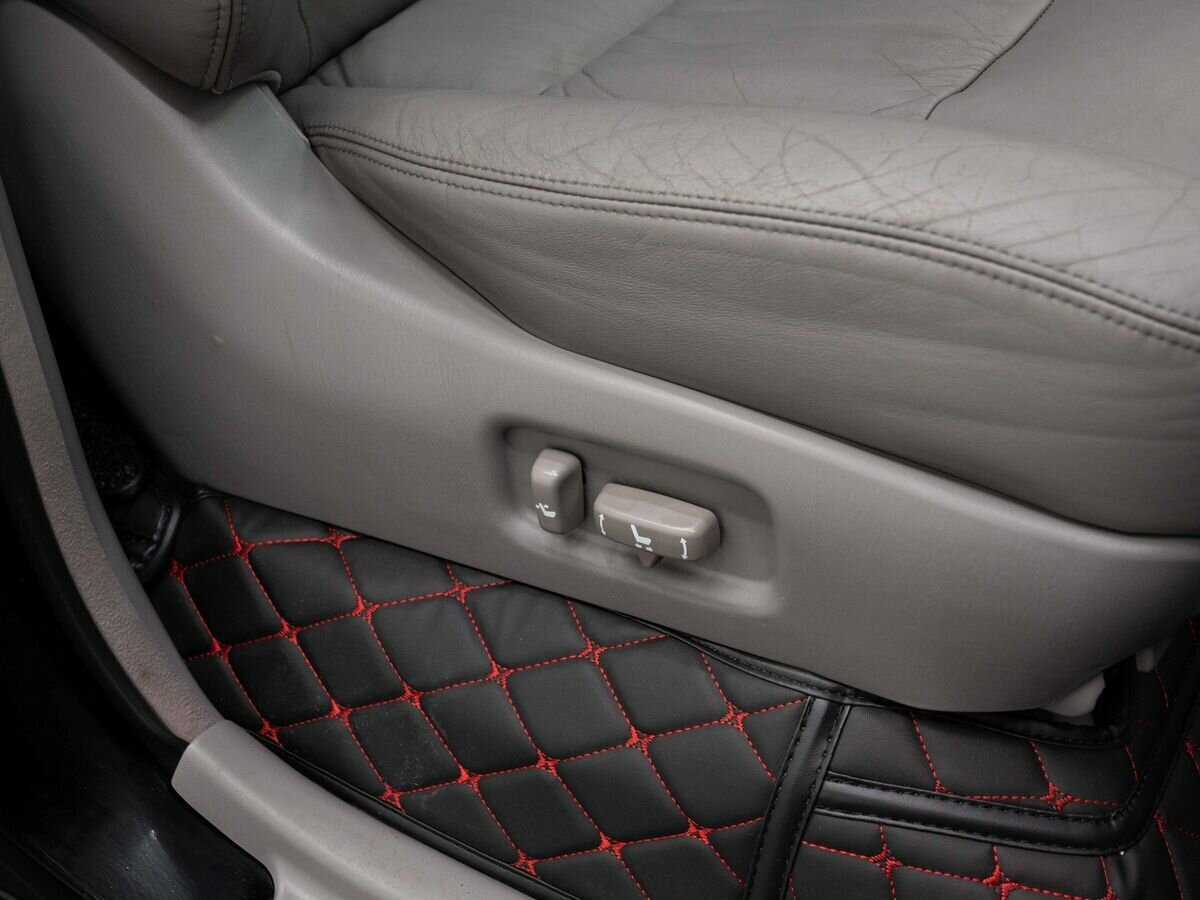 Toyota Land Cruiser с пробегом — 2007 год. Фото: #13