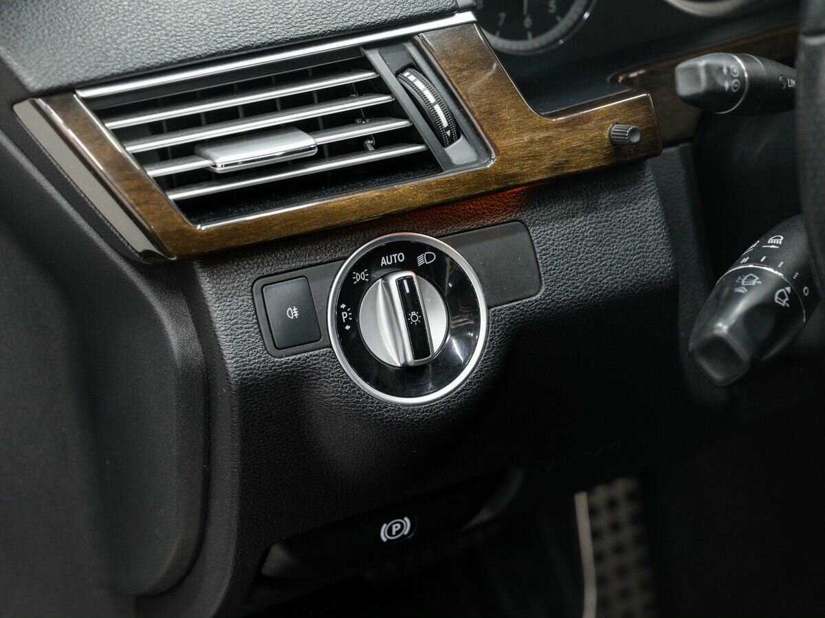 Mercedes-Benz E-Класс с пробегом — 2011 год. Фото: #15