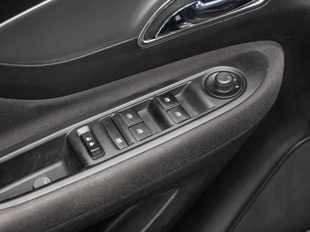 Opel Mokka с пробегом — 2013 год. Фото: #15