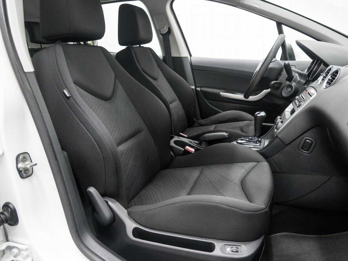 Peugeot 308 с пробегом — 2010 год. Фото: #7