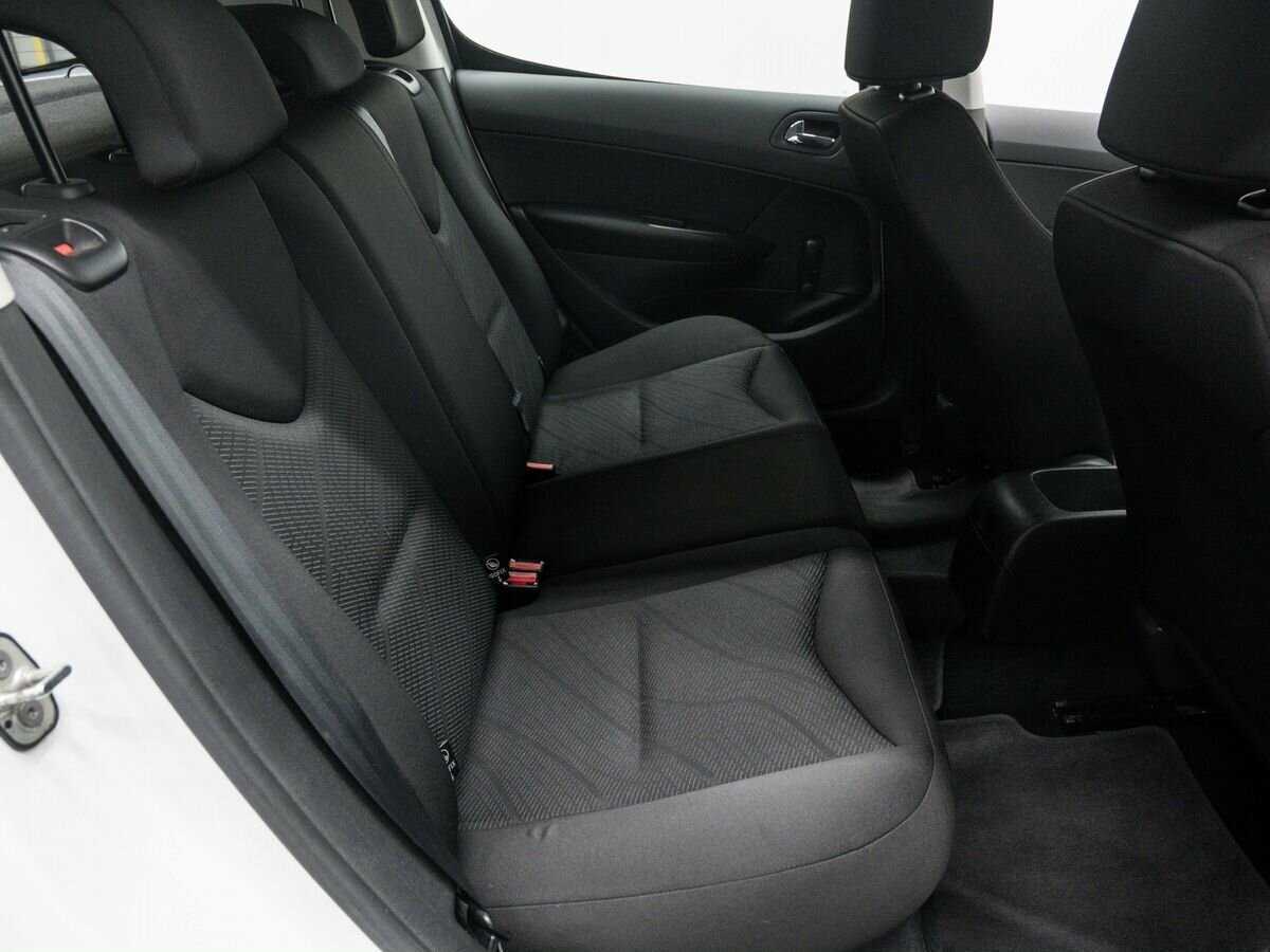 Peugeot 308 с пробегом — 2010 год. Фото: #8