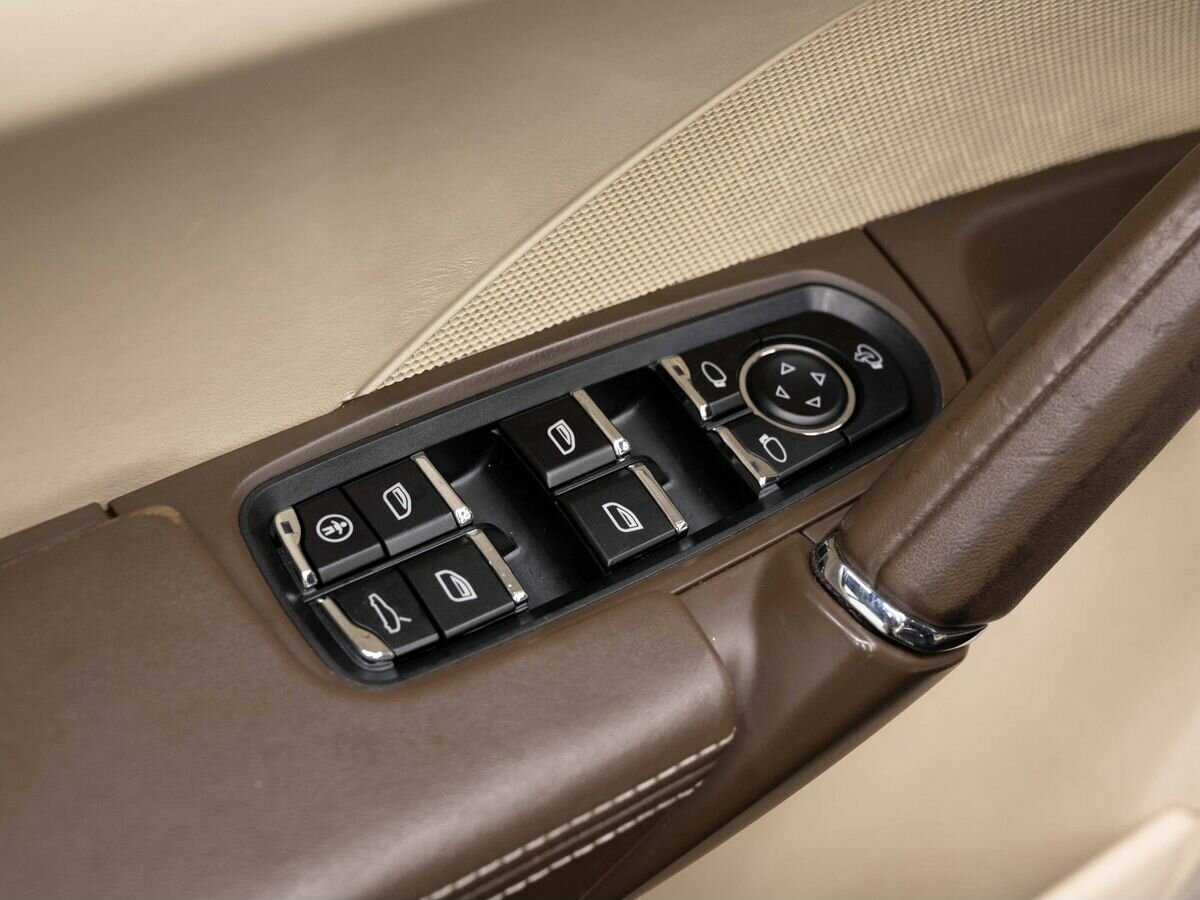 Porsche Cayenne с пробегом — 2011 год. Фото: #24