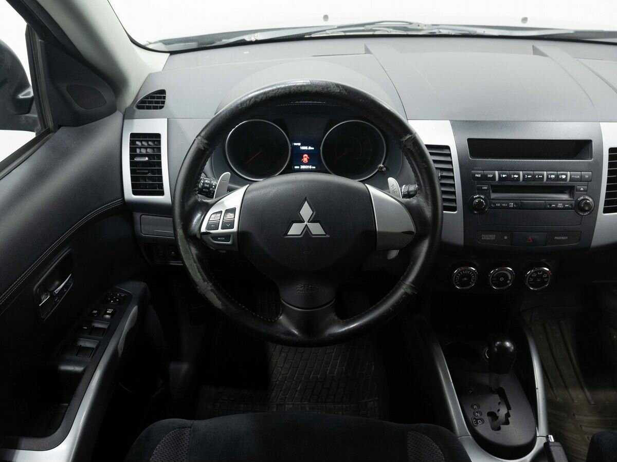 Mitsubishi Outlander с пробегом — 2011 год. Фото: #13