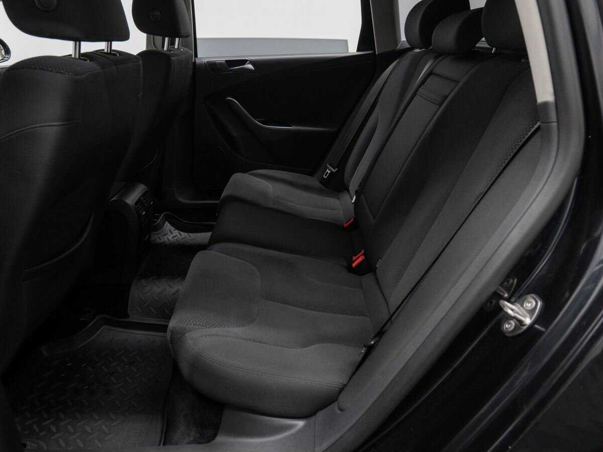 Volkswagen Passat с пробегом — 2010 год. Фото: #11