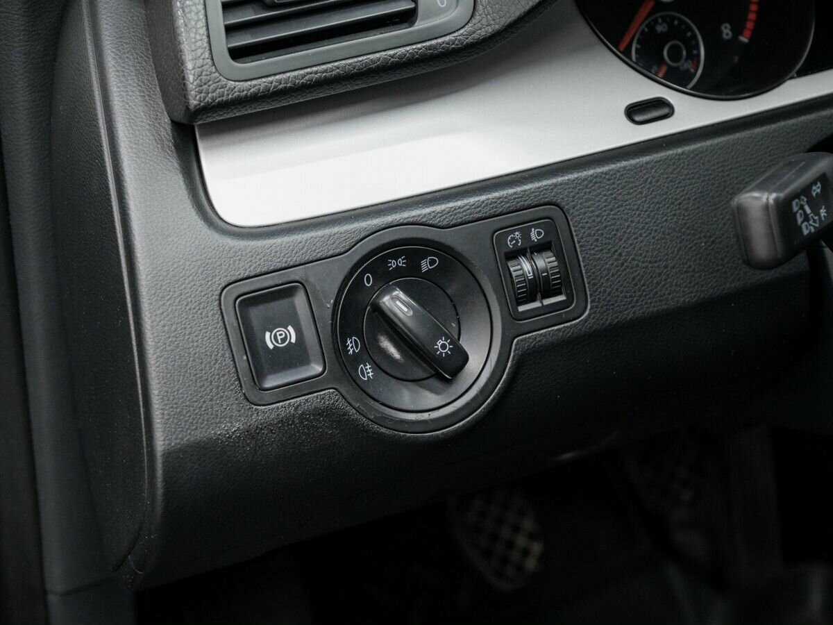 Volkswagen Passat с пробегом — 2010 год. Фото: #14