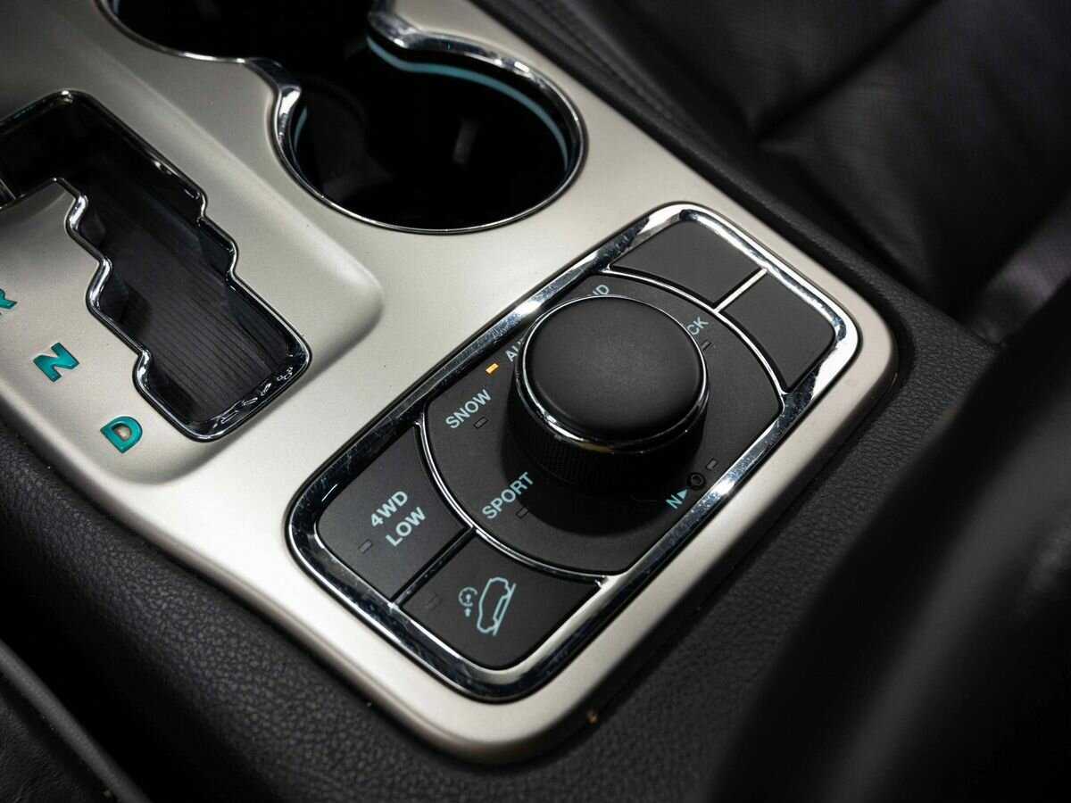 Jeep Grand Cherokee с пробегом — 2010 год. Фото: #25