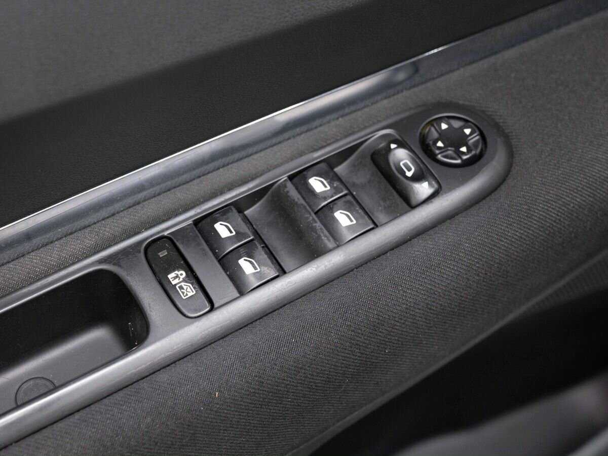 Peugeot 3008 с пробегом — 2010 год. Фото: #16