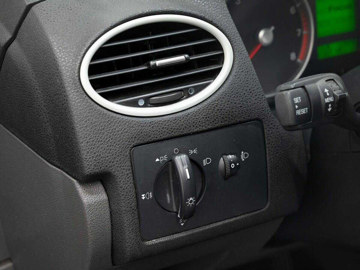 Ford Focus с пробегом — 2006 год. Фото: #16