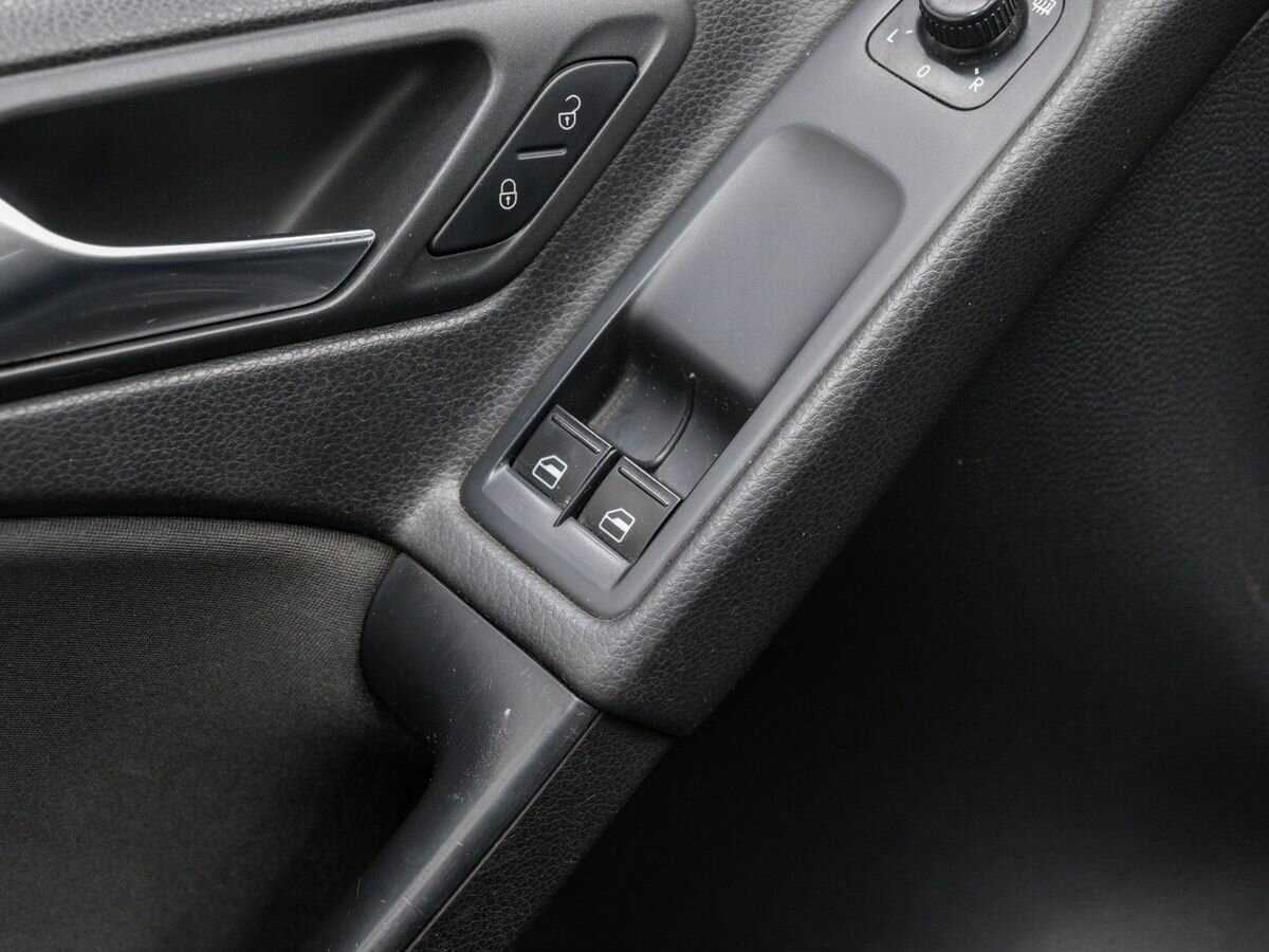 Volkswagen Golf с пробегом — 2009 год. Фото: #14