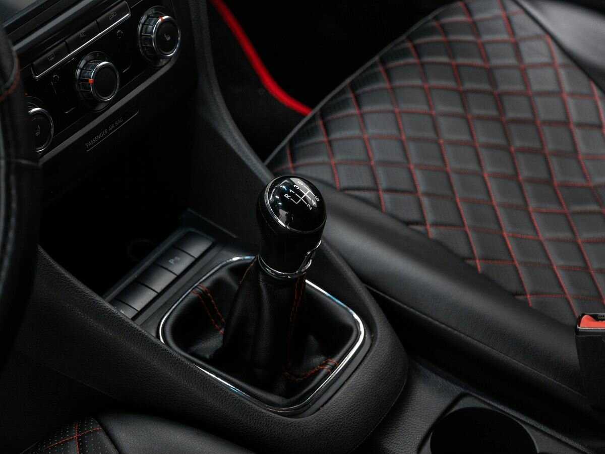 Volkswagen Golf с пробегом — 2009 год. Фото: #16