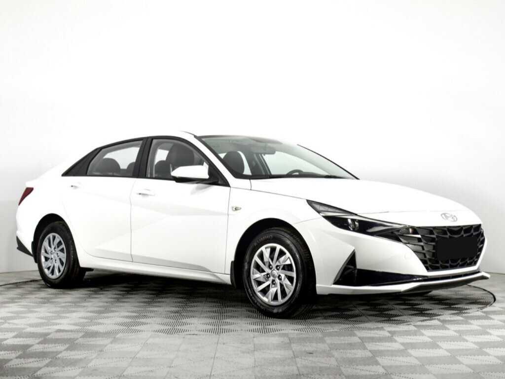 Hyundai Elantra с пробегом — 2021 год. Фото: #2