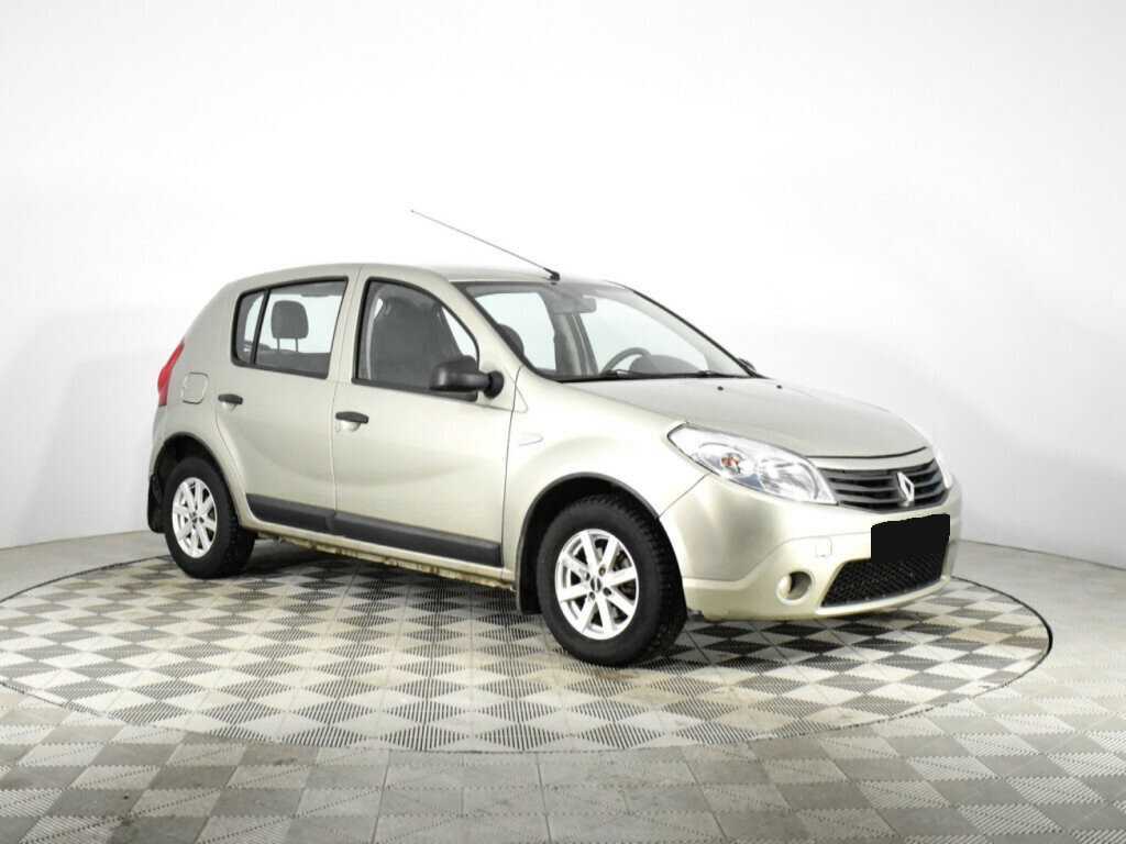 Renault Sandero с пробегом — 2011 год. Фото: #2