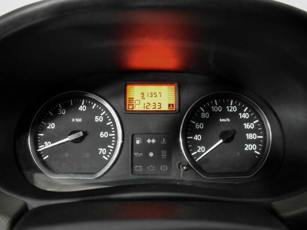 Renault Sandero с пробегом — 2011 год. Фото: #13