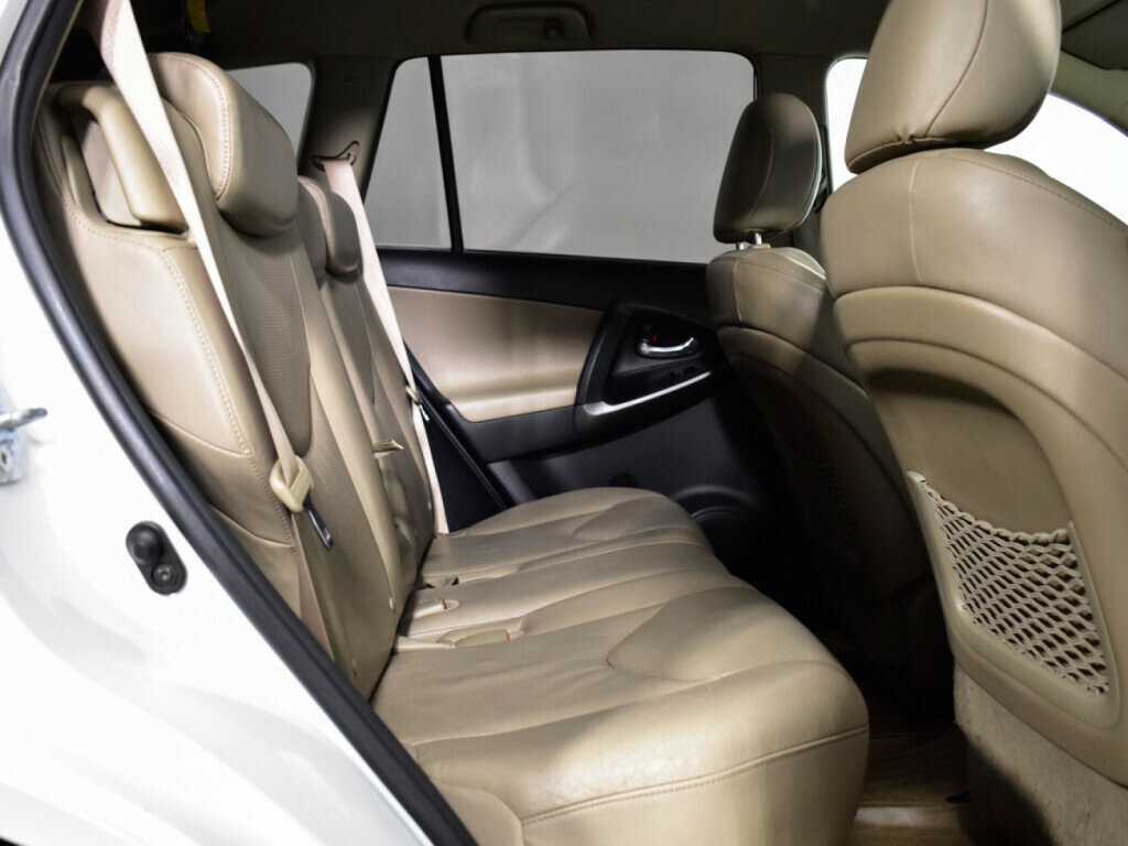 Toyota RAV4 с пробегом — 2010 год. Фото: #9