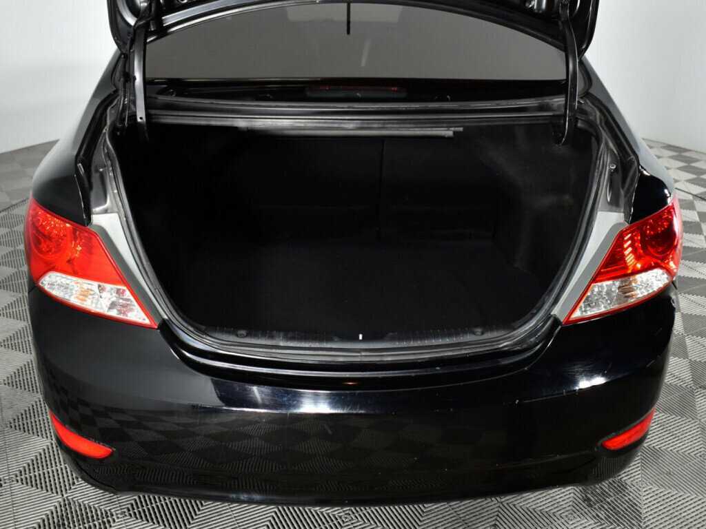 Hyundai Solaris с пробегом — 2012 год. Фото: #13