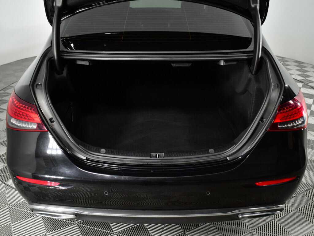 Mercedes-Benz E-Класс с пробегом — 2021 год. Фото: #17