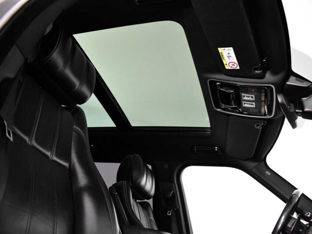 Land Rover Range Rover с пробегом — 2017 год. Фото: #12