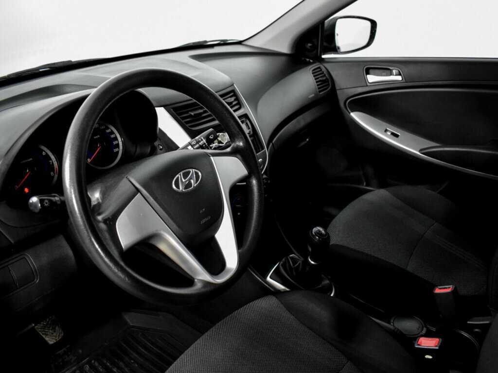 Hyundai Solaris с пробегом — 2011 год. Фото: #8