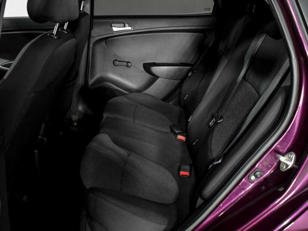 Hyundai Solaris с пробегом — 2011 год. Фото: #9