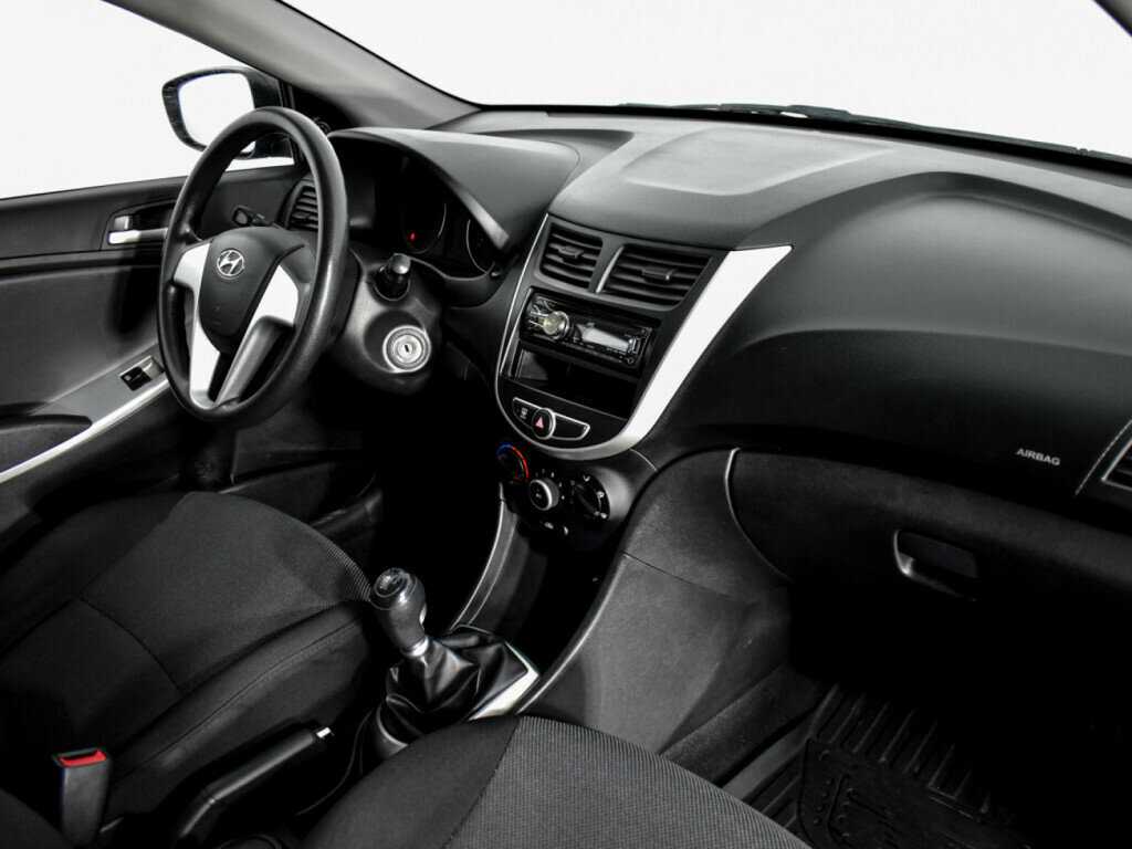 Hyundai Solaris с пробегом — 2011 год. Фото: #10