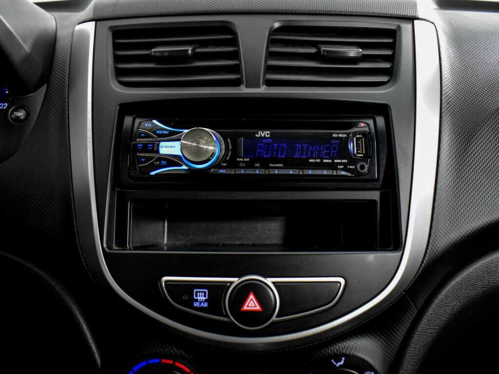 Hyundai Solaris с пробегом — 2011 год. Фото: #12