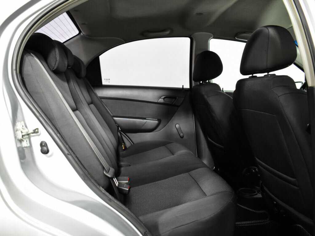 Chevrolet Aveo с пробегом — 2010 год. Фото: #9