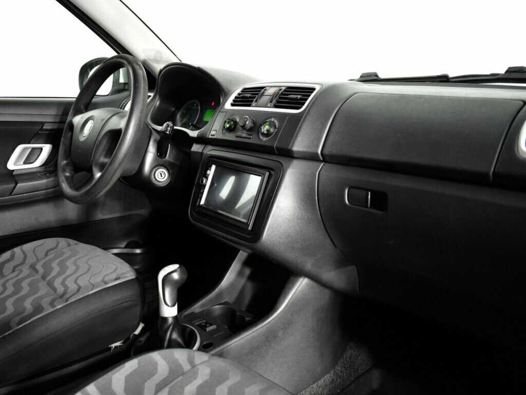 Skoda Fabia с пробегом — 2009 год. Фото: #8