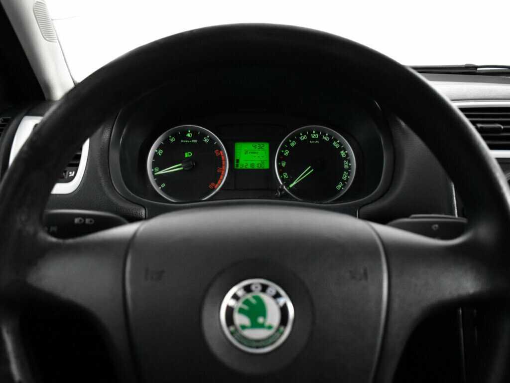 Skoda Fabia с пробегом — 2009 год. Фото: #10