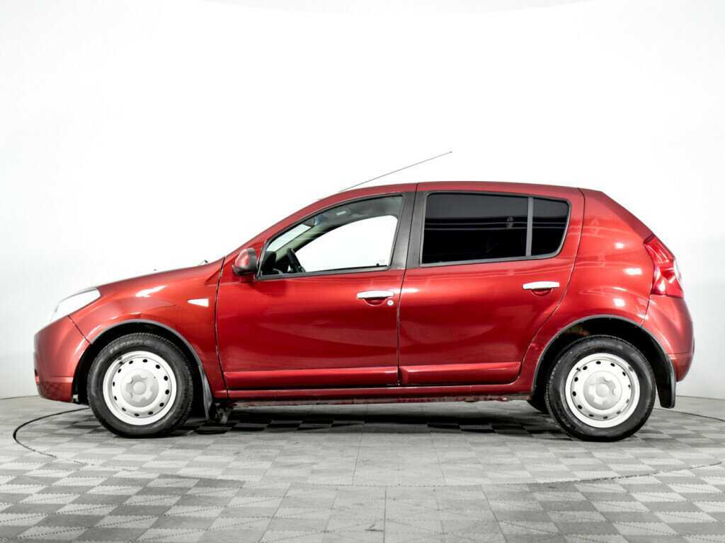 Renault Sandero с пробегом — 2012 год. Фото: #7