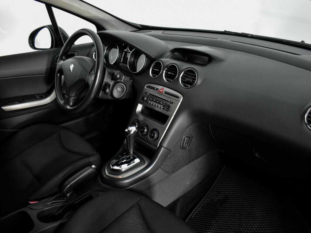 Peugeot 308 с пробегом — 2011 год. Фото: #10